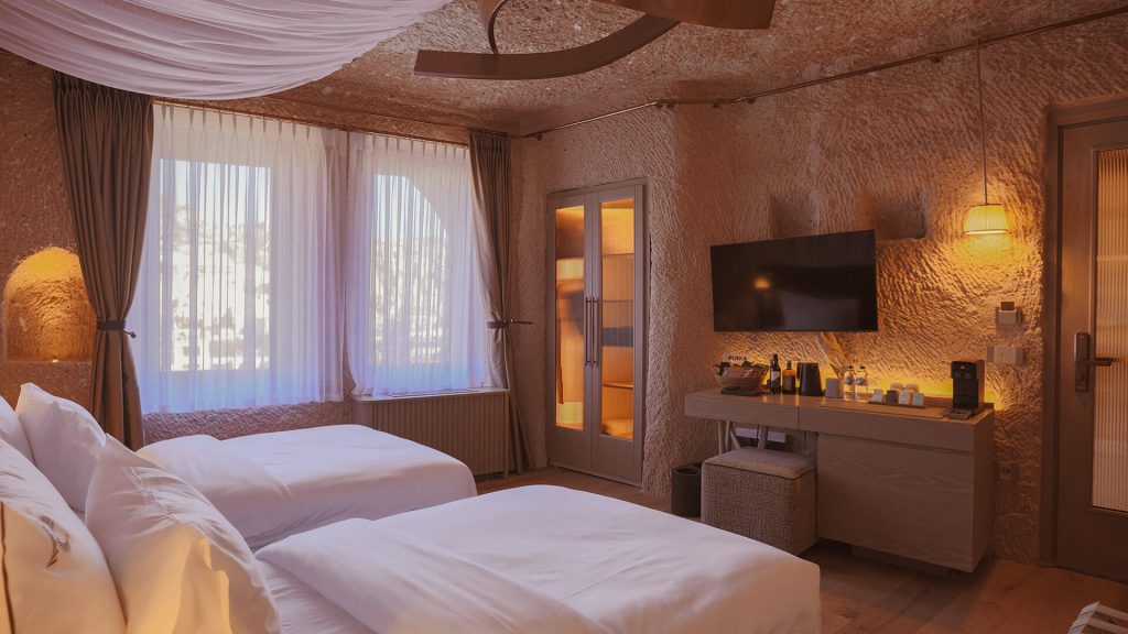 Homelike Cave Room